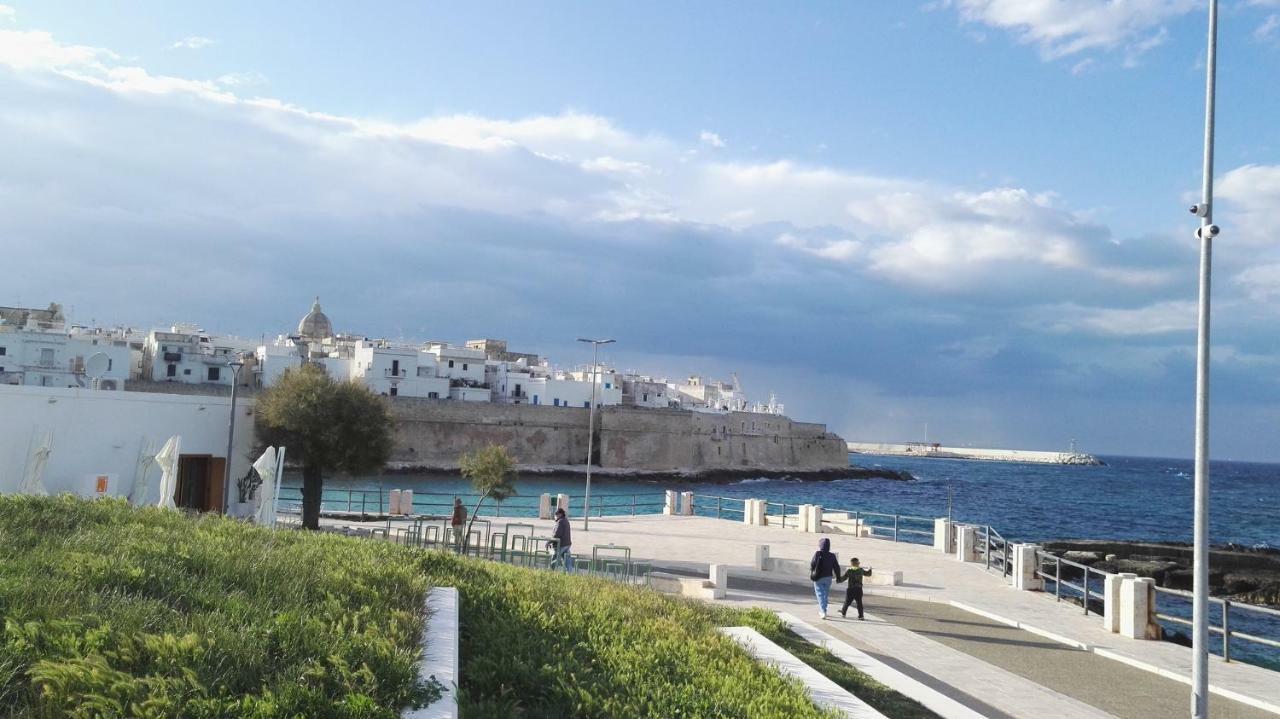 Gallery Art - Sea View 莫诺波利 外观 照片